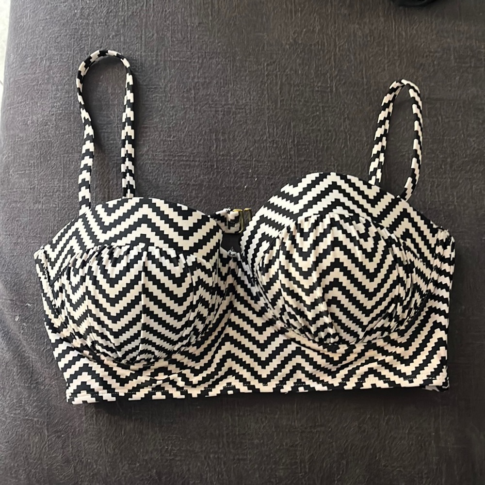 XHILARATION chevron bikini top